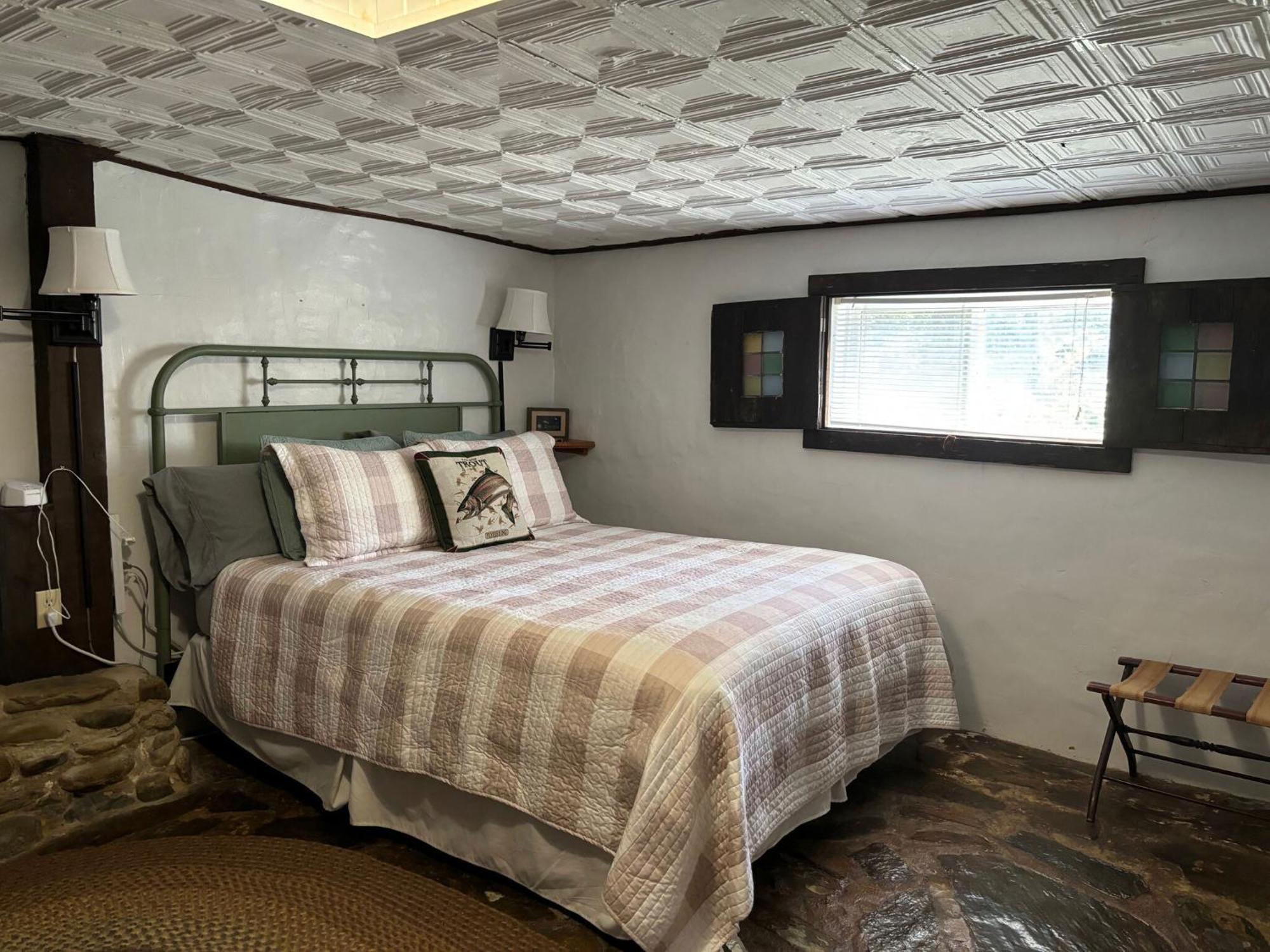 Folkestone Inn Брайсон-Сити Номер фото